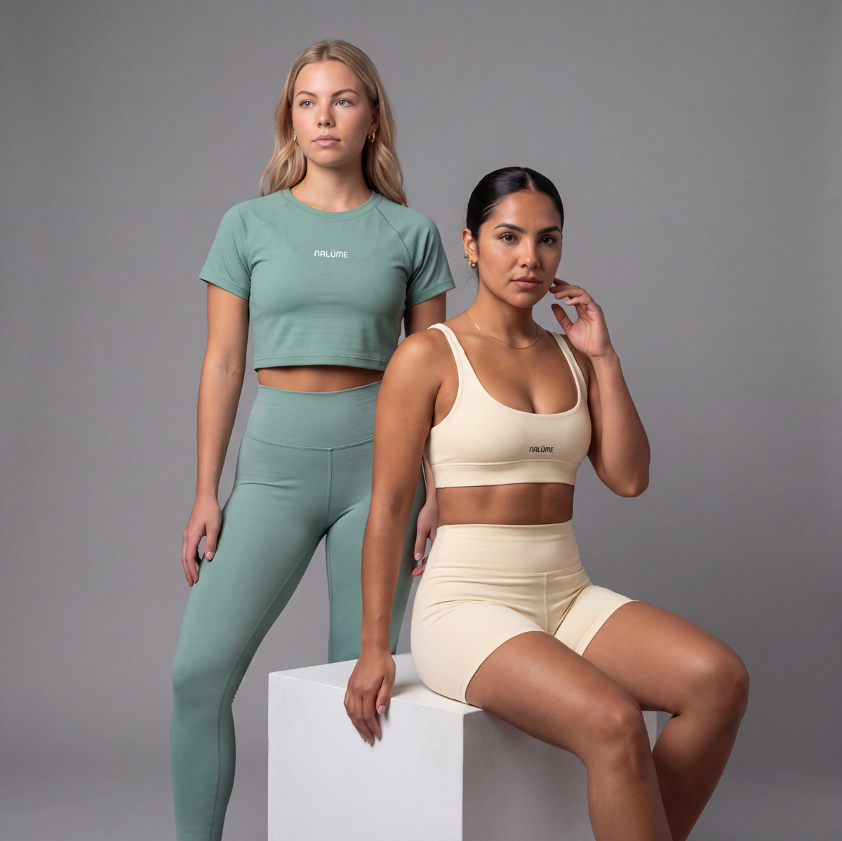 Top Lume + Cropped Aura