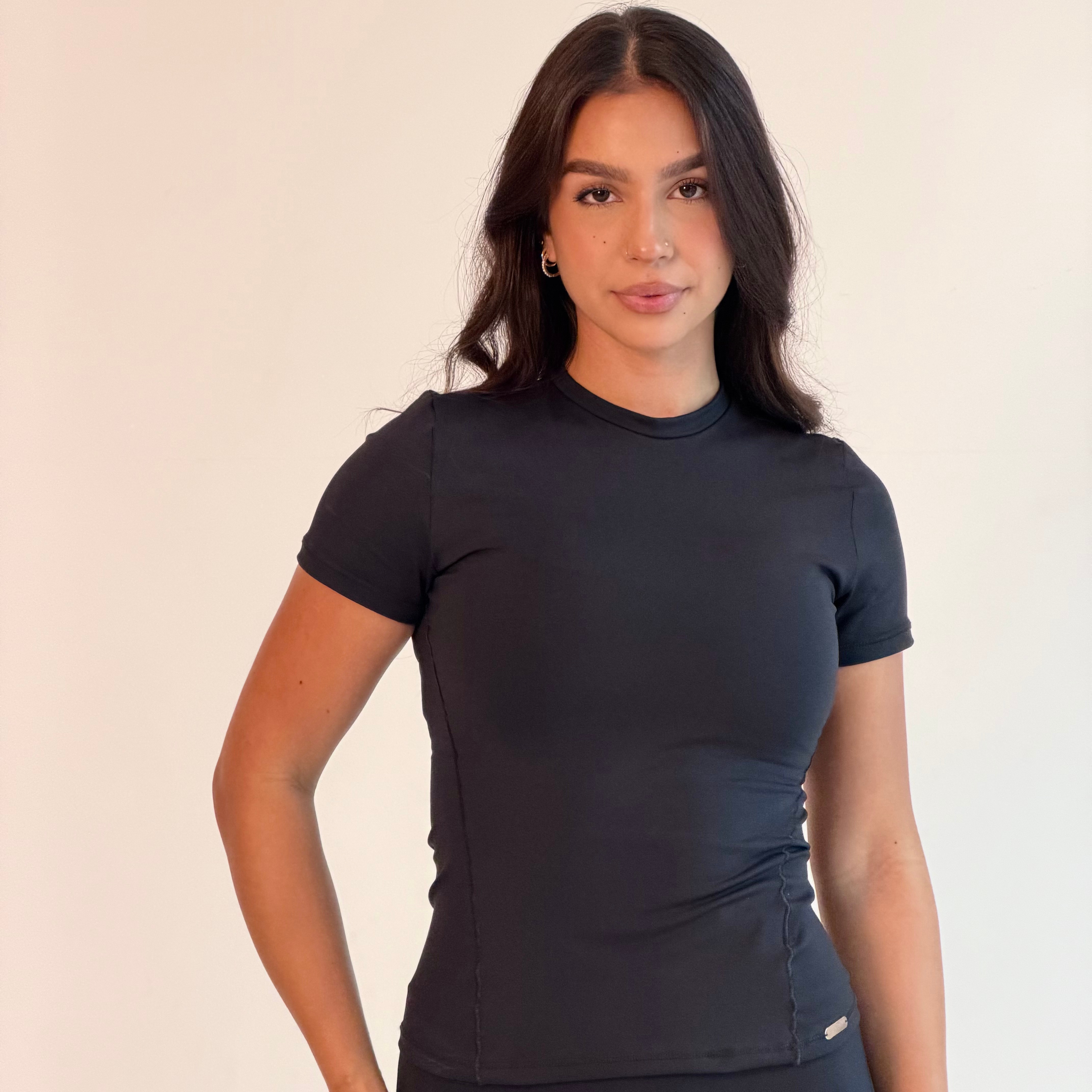 Camiseta Baby Tee - PRETO
