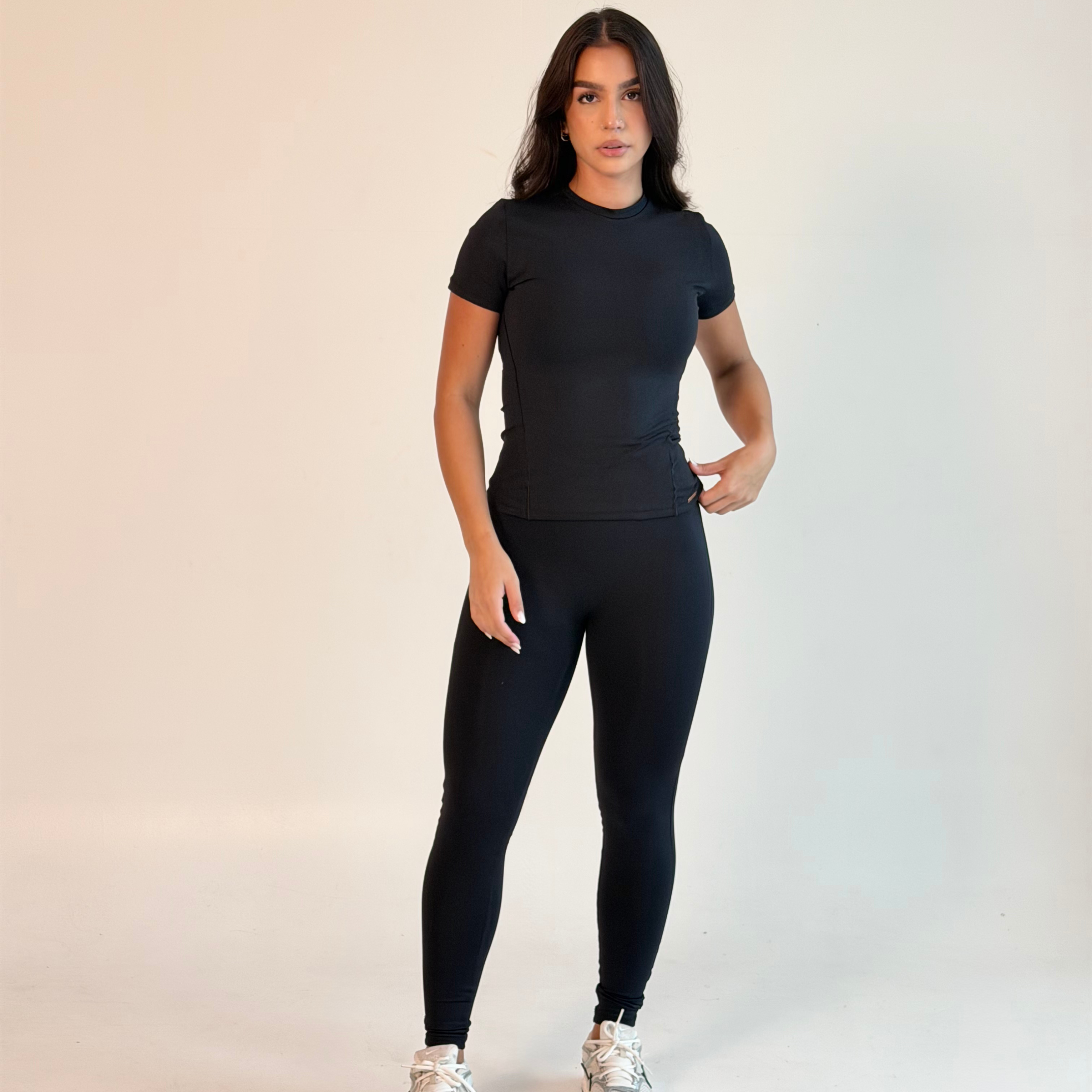 Camiseta Baby Tee - PRETO