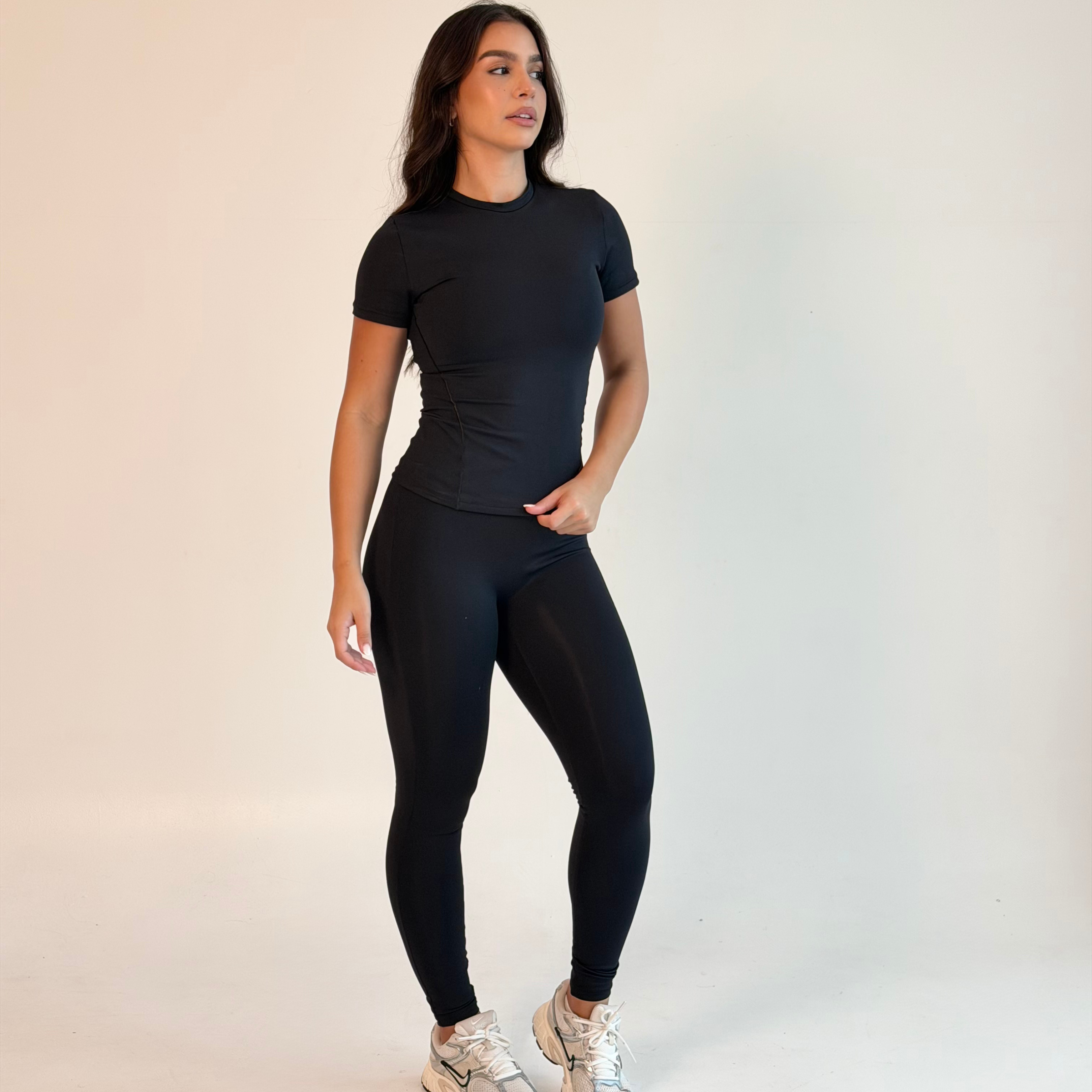 Camiseta Baby Tee - PRETO