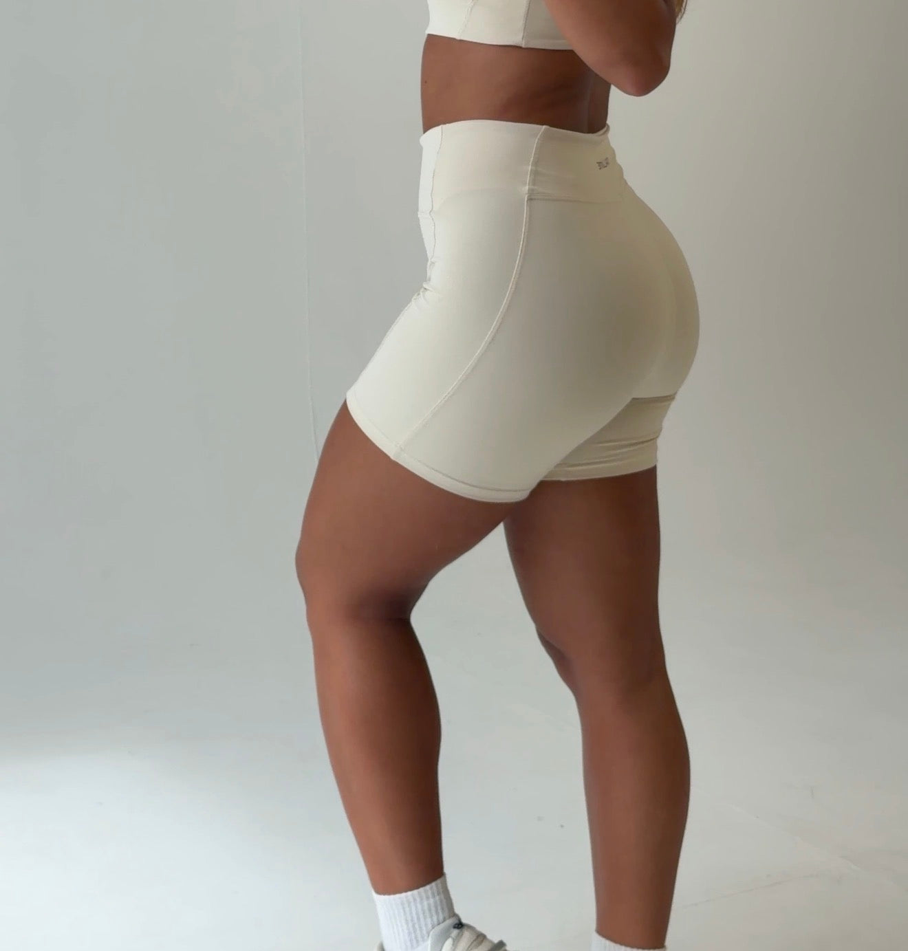 Short Aurea - Areia
